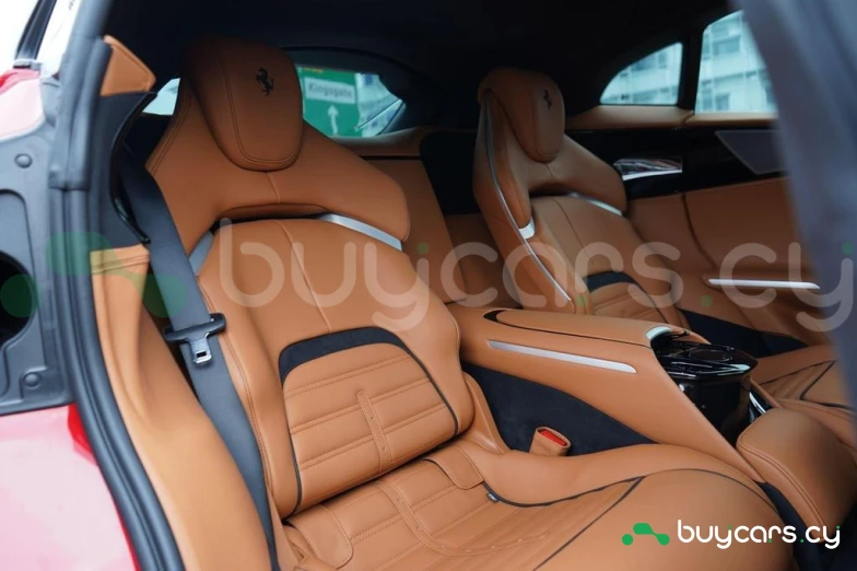 Ferrari Purosangue Красный