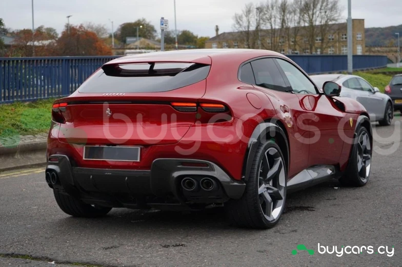 Ferrari Purosangue Красный
