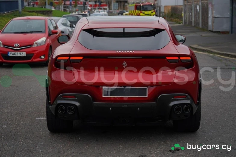 Ferrari Purosangue Красный