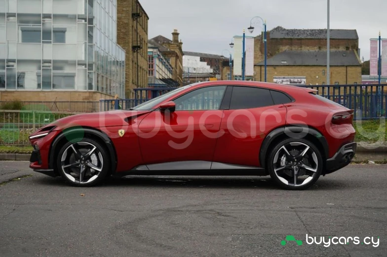 Ferrari Purosangue Красный