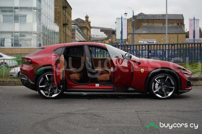 Ferrari Purosangue Красный