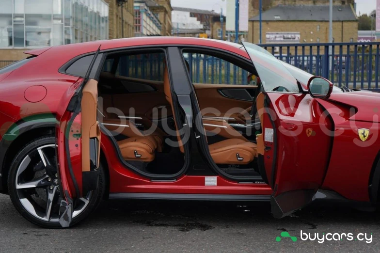 Ferrari Purosangue Красный