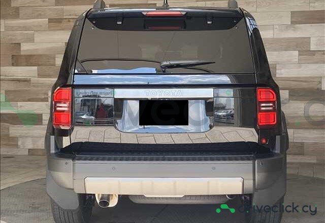 Toyota Land Cruiser 250 Черный