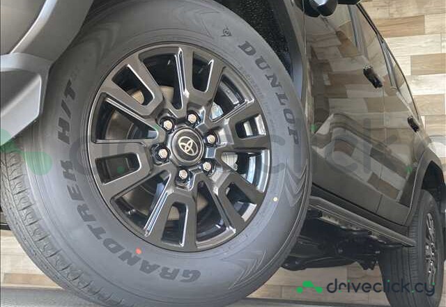 Toyota Land Cruiser 250 Черный