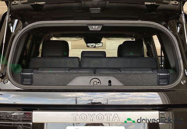 Toyota Land Cruiser 250 Черный