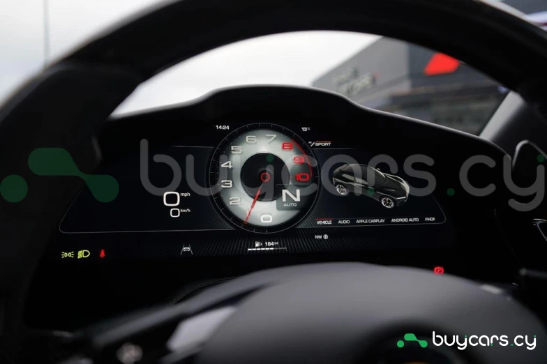 Ferrari Purosangue Красный