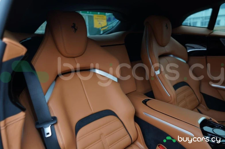 Ferrari Purosangue Красный