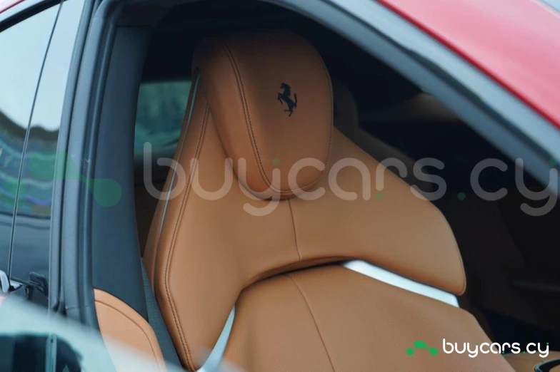 Ferrari Purosangue Красный