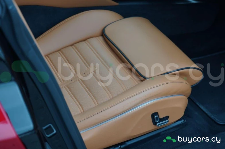 Ferrari Purosangue Красный