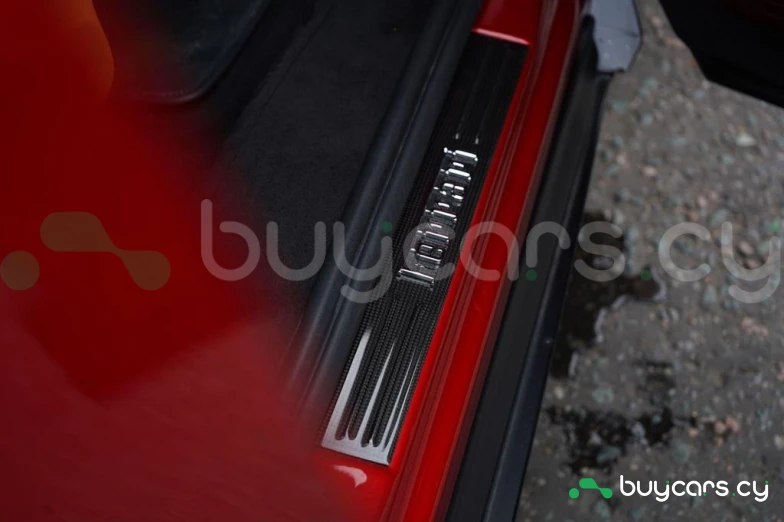 Ferrari Purosangue Красный