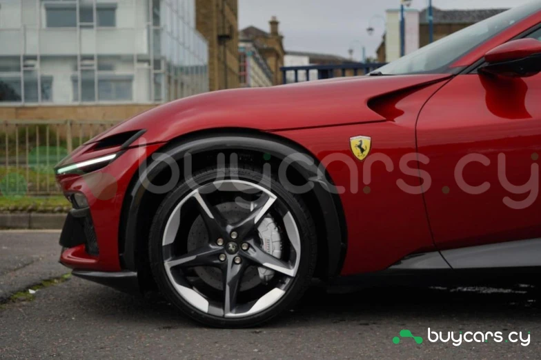 Ferrari Purosangue Красный