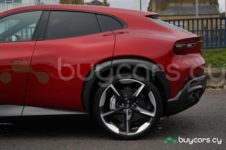 Ferrari Purosangue Красный