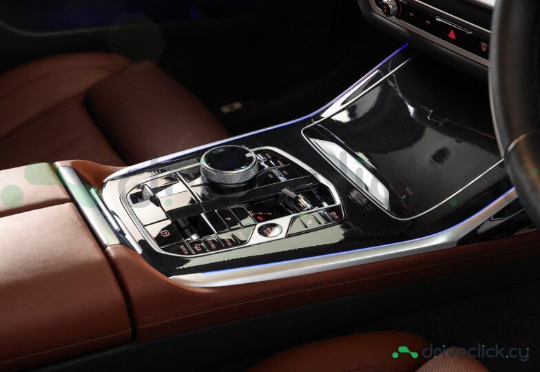 BMW X7 White