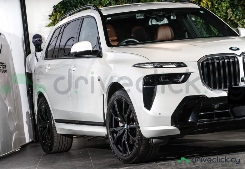 BMW X7 White