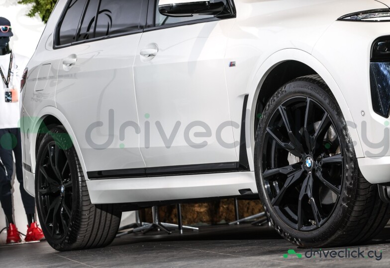 BMW X7 White