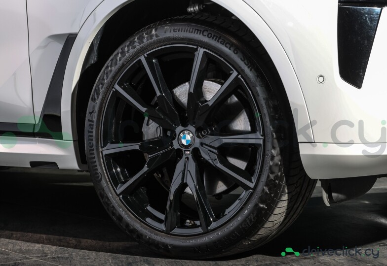 BMW X7 White
