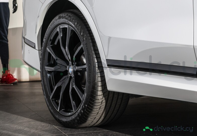 BMW X7 White
