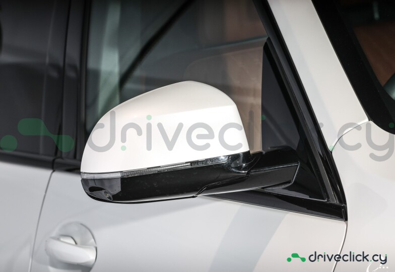 BMW X7 White