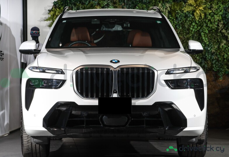 BMW X7 White