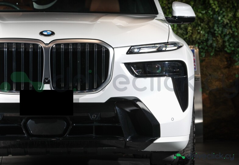 BMW X7 White