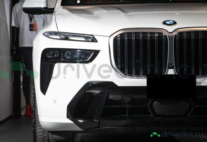 BMW X7 White