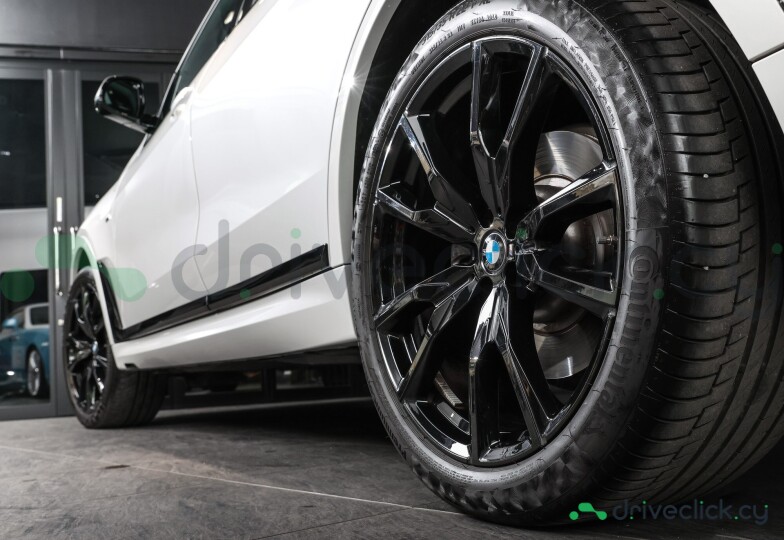 BMW X7 White