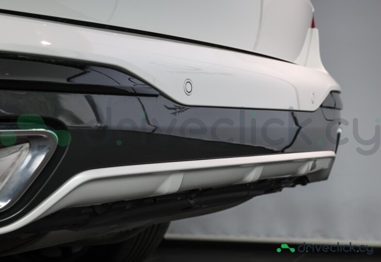 BMW X7 White
