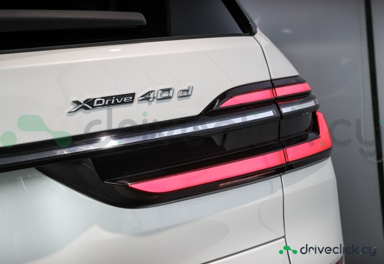 BMW X7 White
