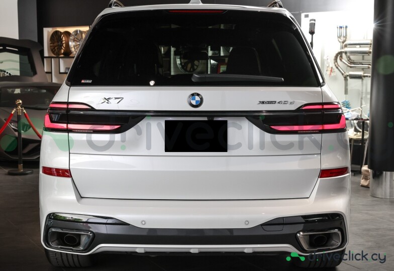 BMW X7 White