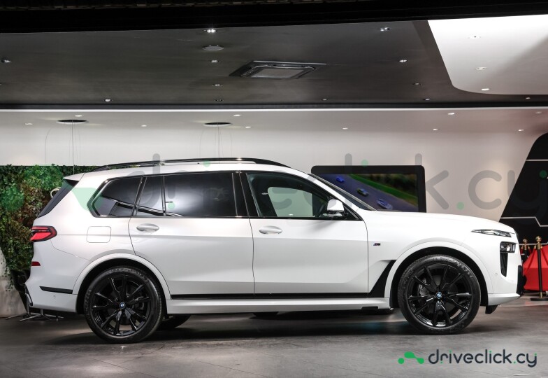 BMW X7 White