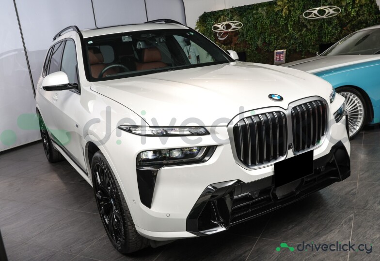 BMW X7 White
