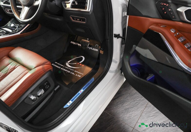 BMW X7 White