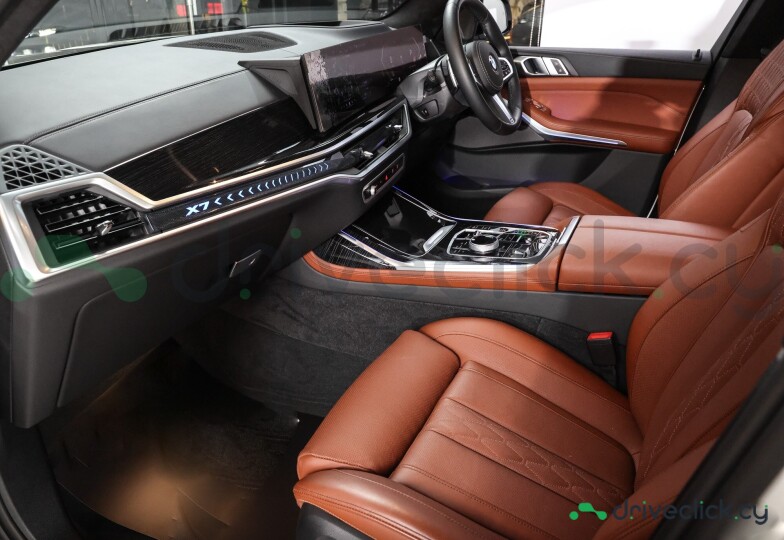 BMW X7 White