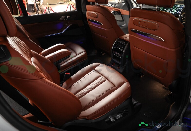 BMW X7 White