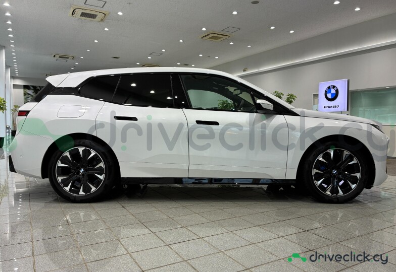 BMW iX White