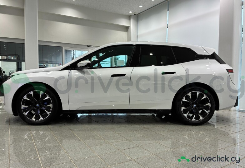 BMW iX White