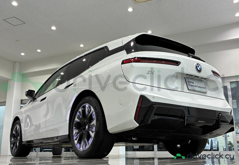 BMW iX White