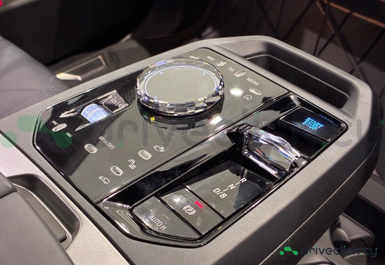 BMW iX White