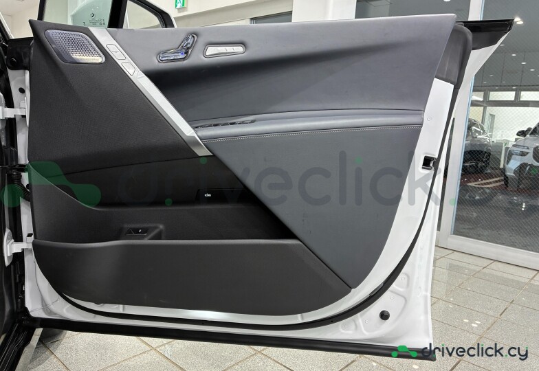 BMW iX White