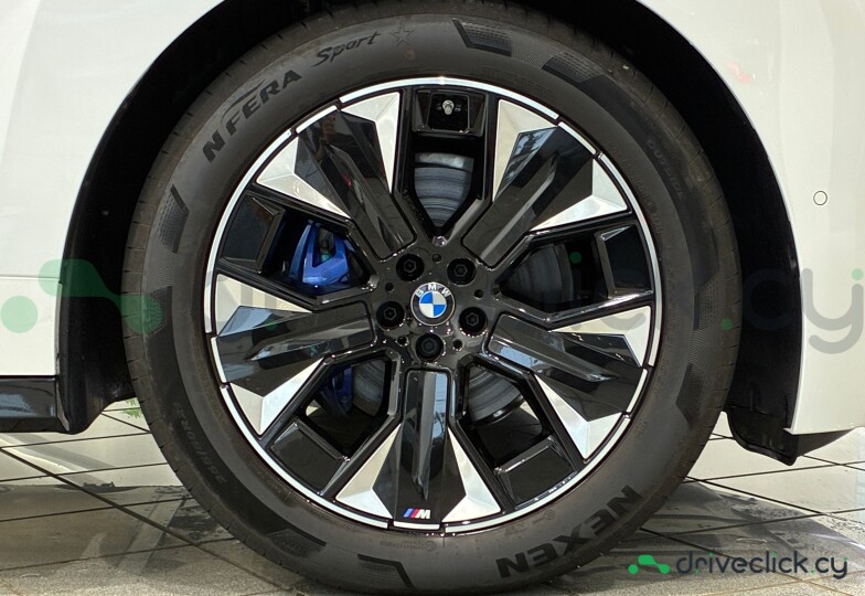 BMW iX White