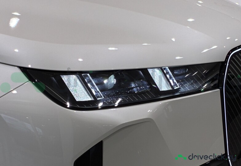 BMW iX White