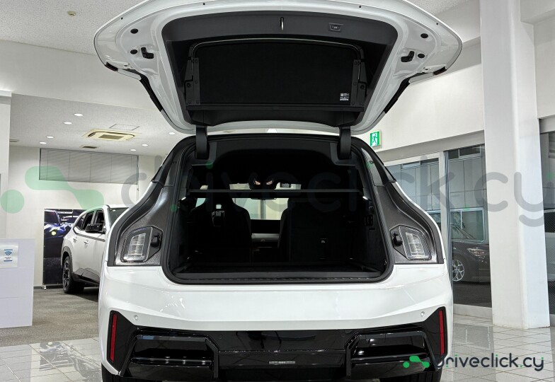 BMW iX White