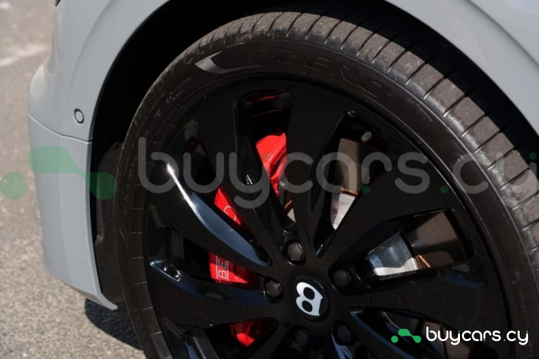 Bentley Flying Spur Белый