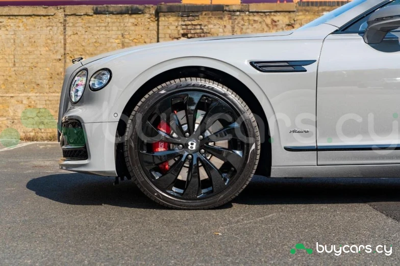 Bentley Flying Spur Белый