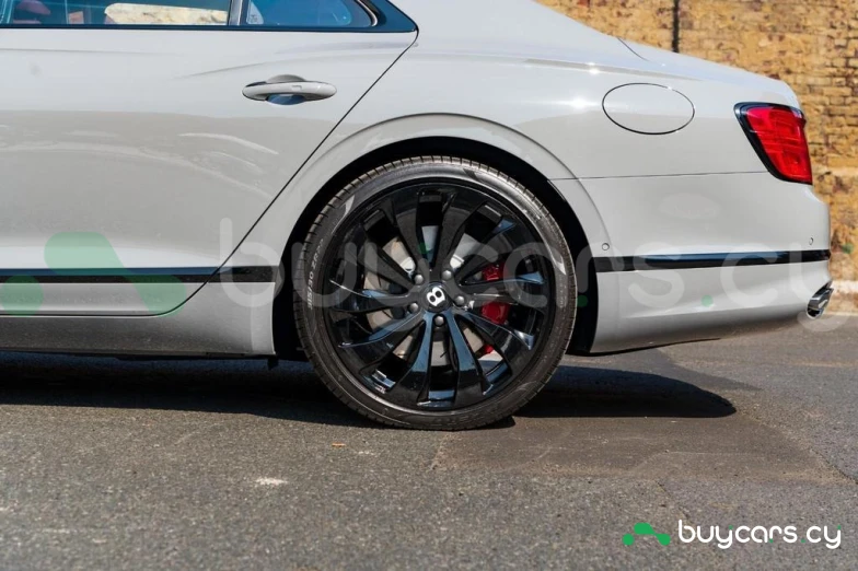 Bentley Flying Spur Белый