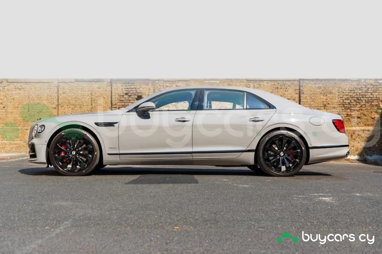 Bentley Flying Spur Белый