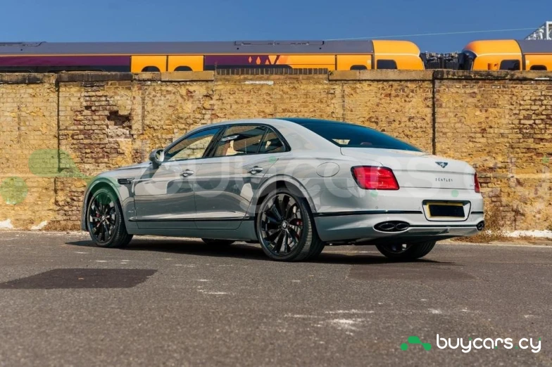 Bentley Flying Spur Белый