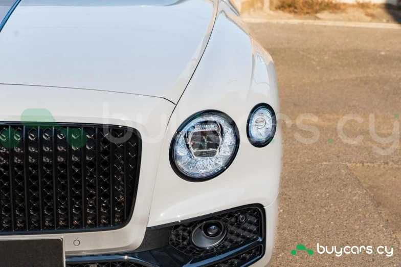 Bentley Flying Spur Белый