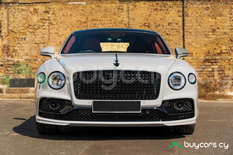 Bentley Flying Spur Белый