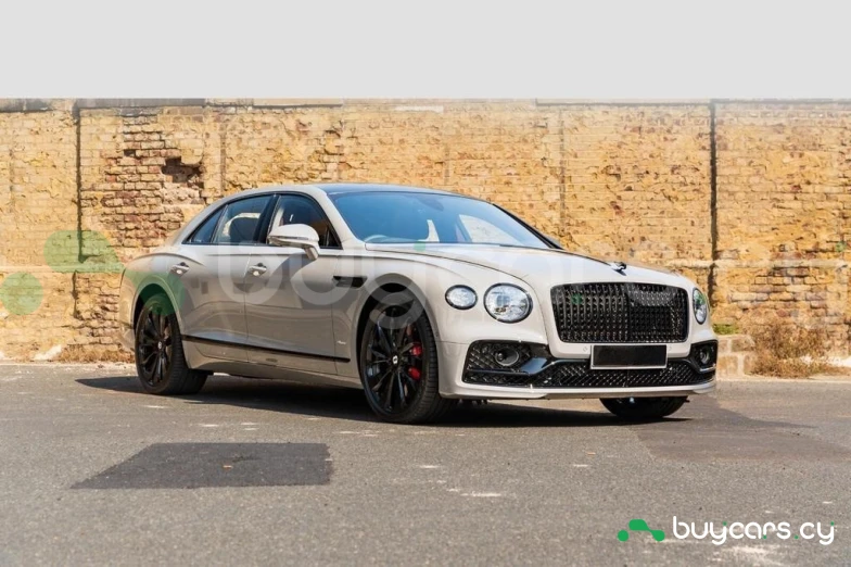 Bentley Flying Spur Белый